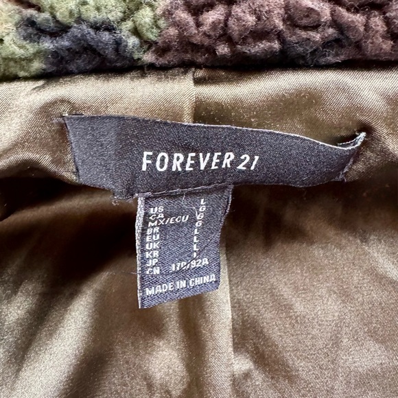 Forever 21 Sherpa Camo Oversized Jacket Sz L - Picture 4 of 7